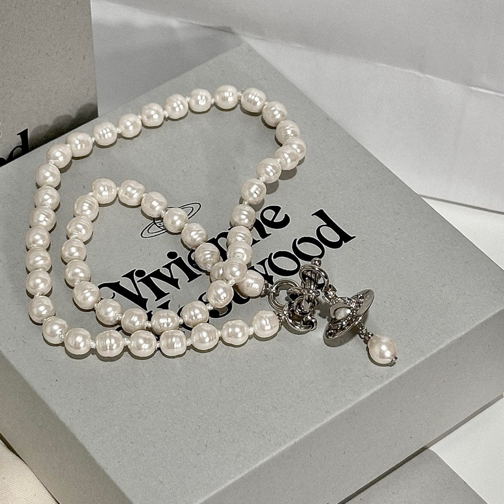Vivienne Westwood Elegant Silver Pearl Necklace - Picture 5 of 12